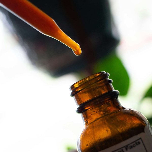 Bien choisir son huile de chanvre : guide et conseils essentiels